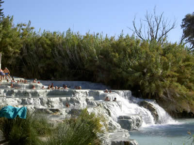 Vista delle Cascate del Gorello a Saturnia
